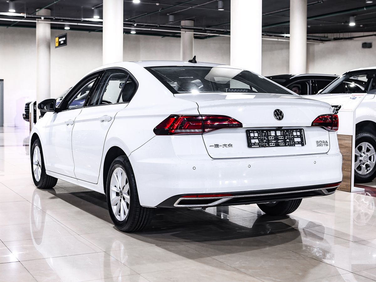 Купить Bora с пробегом